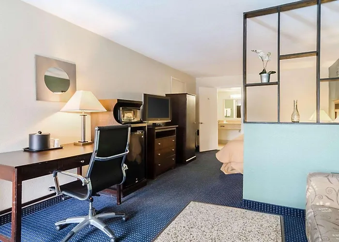 Rodeway Inn & Suites Williamsburg Central