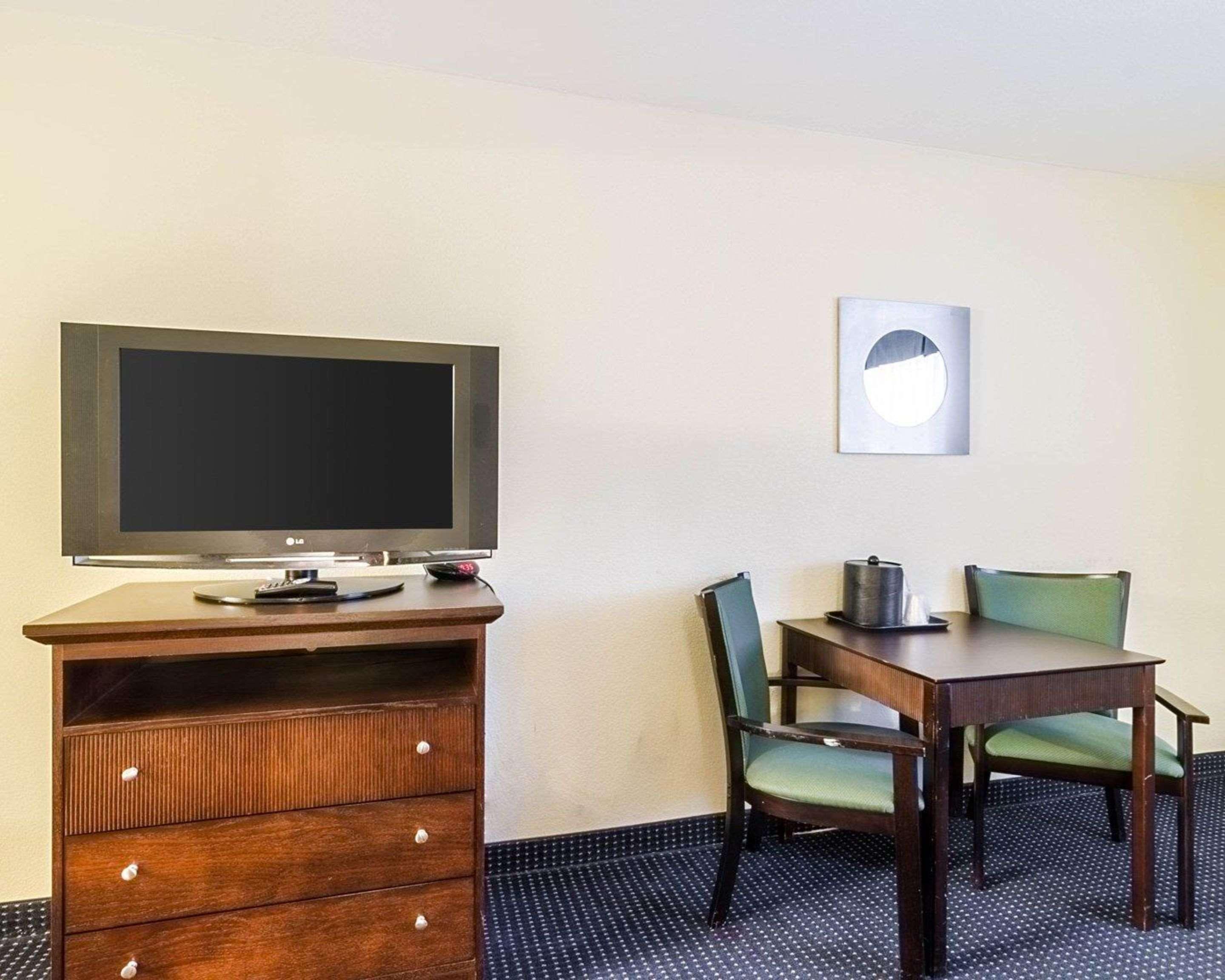 Rodeway & Hotel