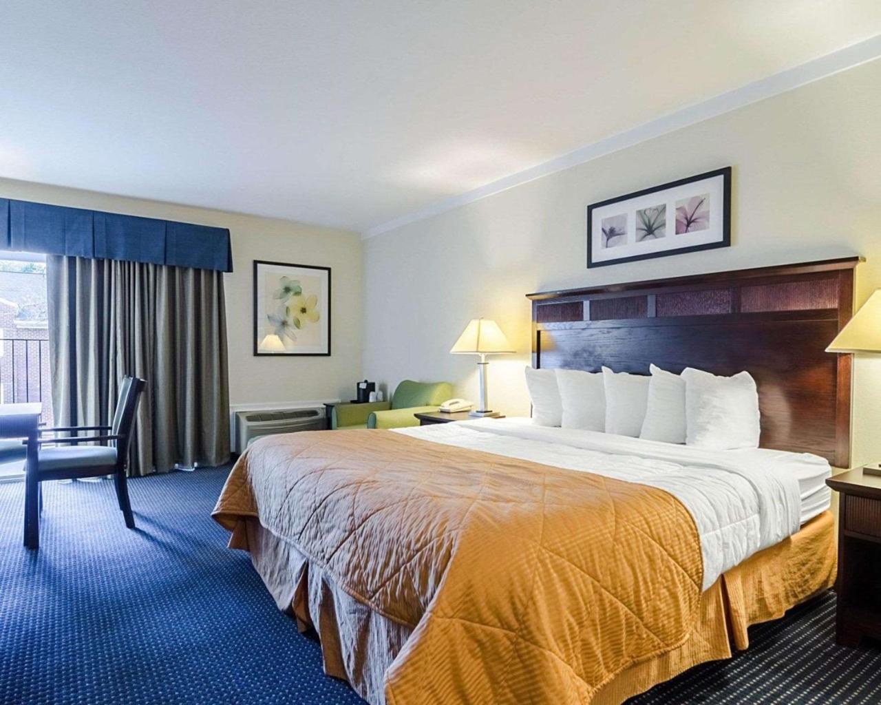 Rodeway & Hotel 2*